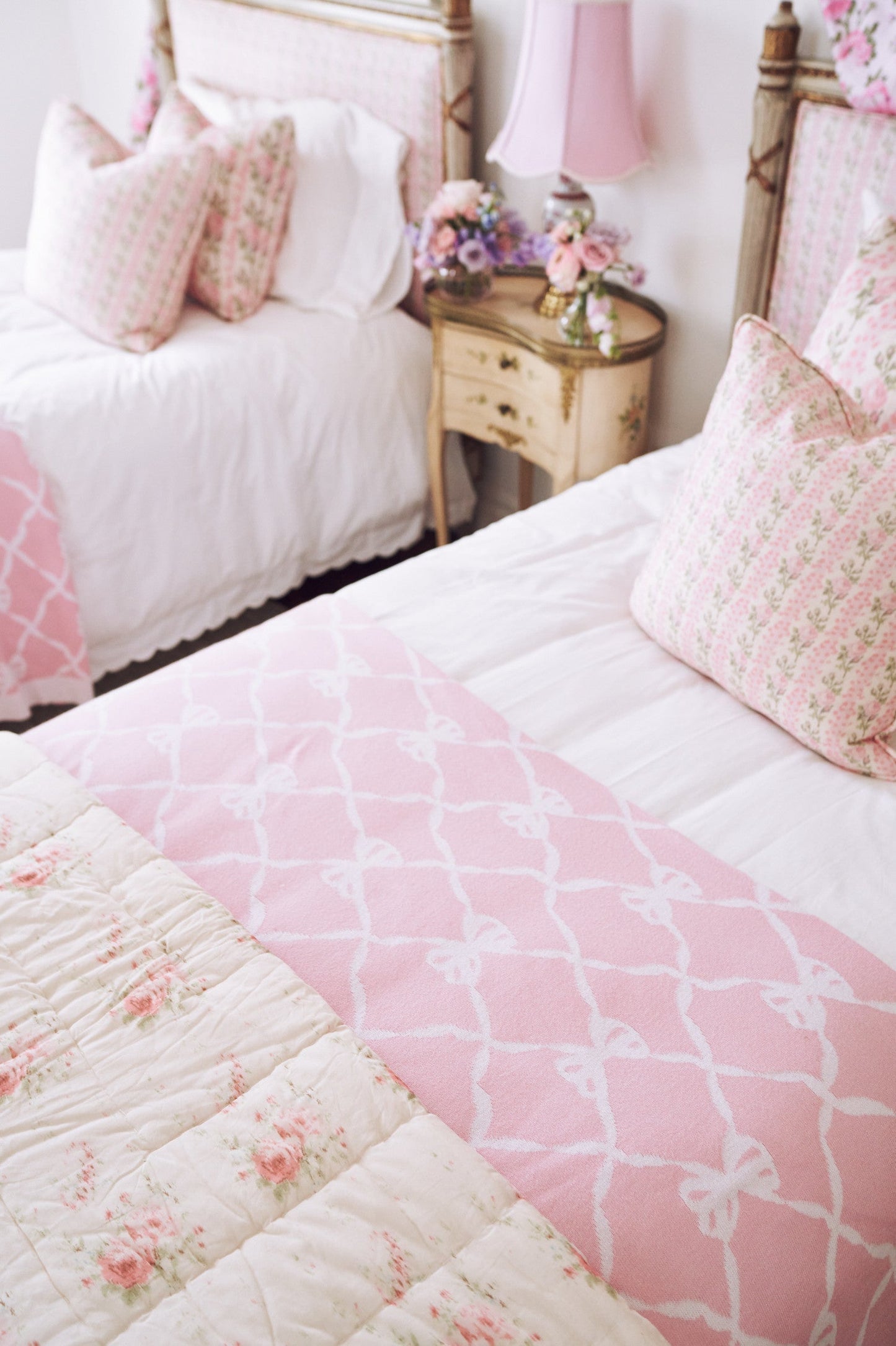 Bow Throw Blanket- PASTEL PINK