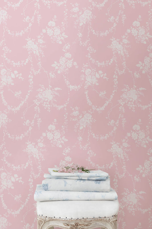 Chandelier Gates Standard Wallpaper