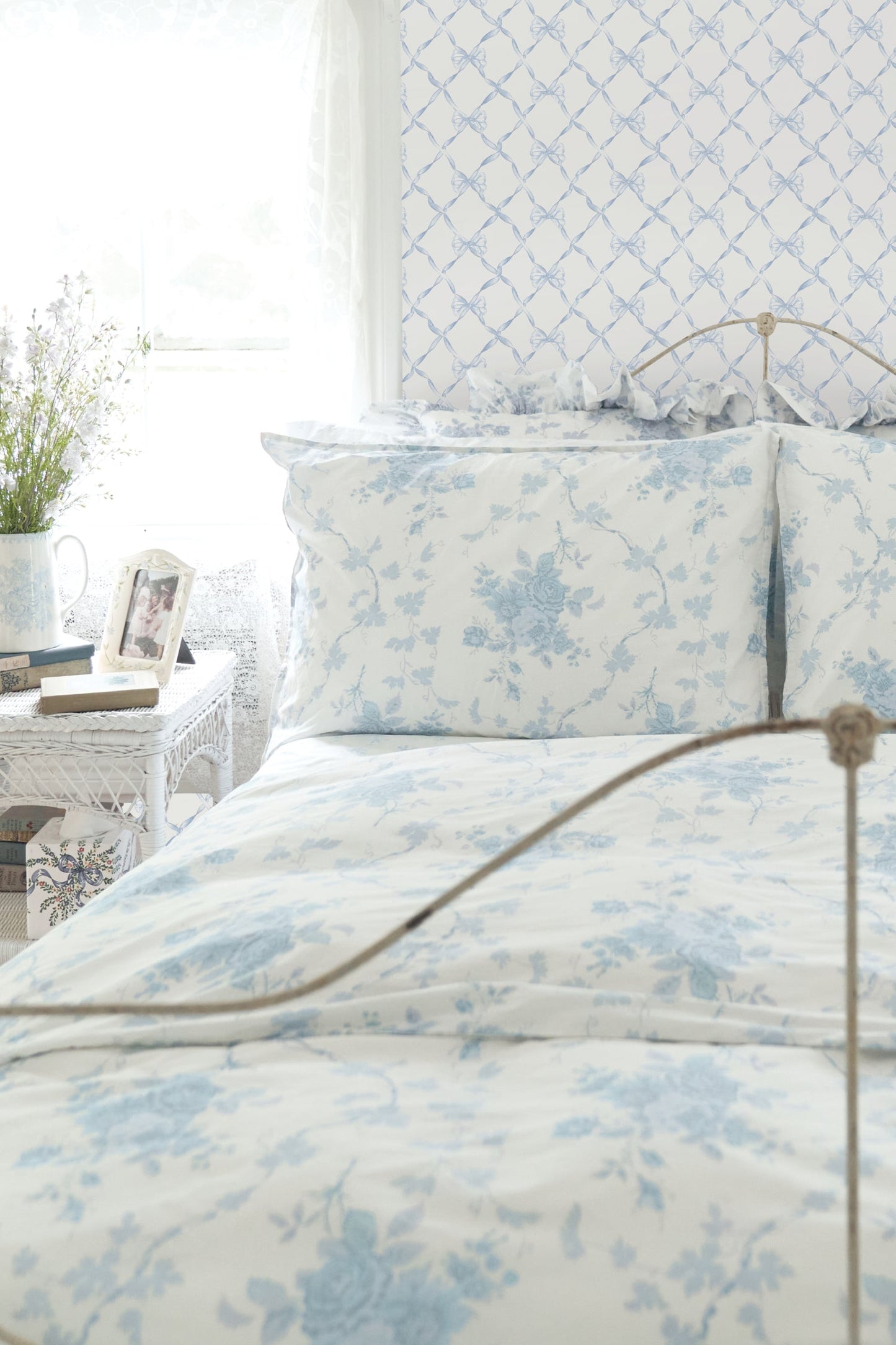 Baby Bow Blue Bella Standard Wallpaper